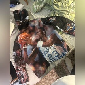 Mj unc tapestry hoodie sz xl new fits a large better